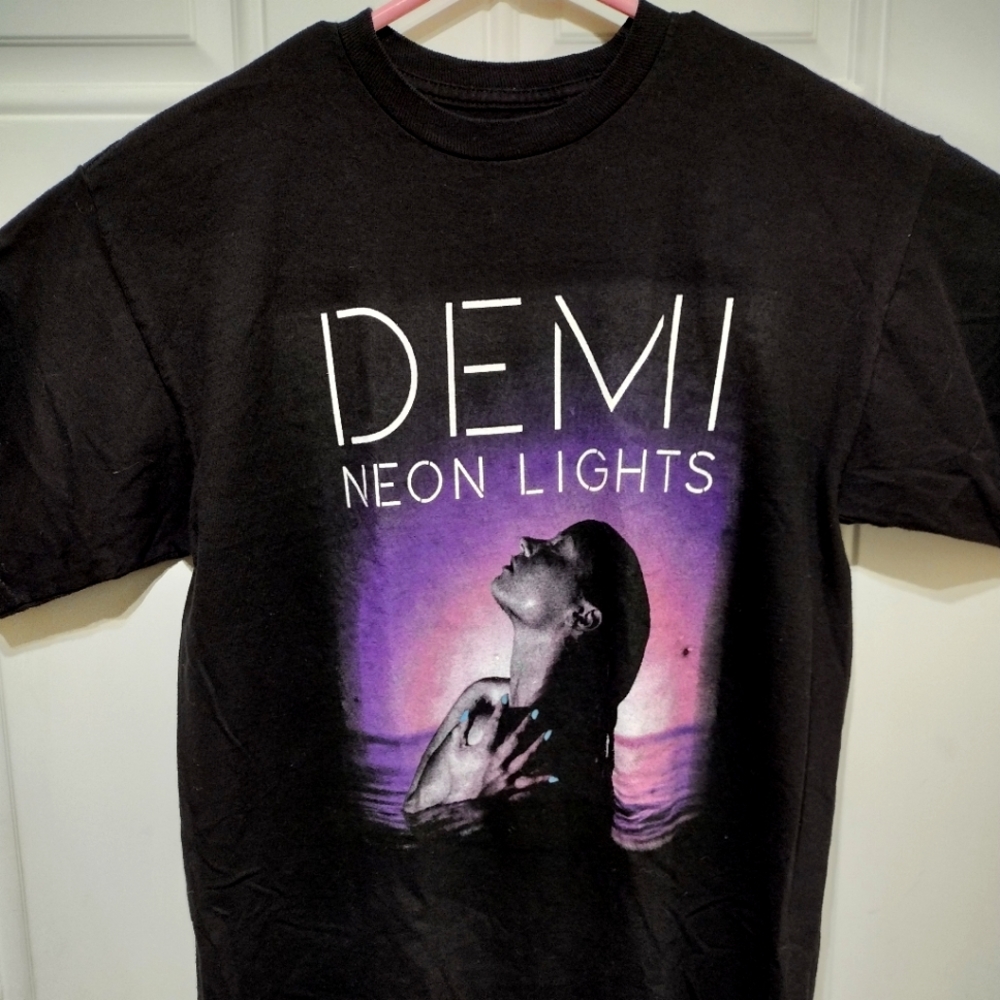 Demi Lovato Neon Lights Concert Tour T-shirt Size Medium